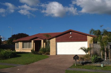 Photo of property in 2 Jan Higgins Place, Golflands, Auckland, 2013