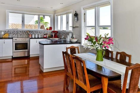 Photo of property in 1/276 Rangatira Road, Beach Haven, Auckland, 0626