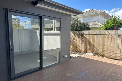 Photo of property in 216 Bucklands Road, Bucklands Beach, Auckland, 2012