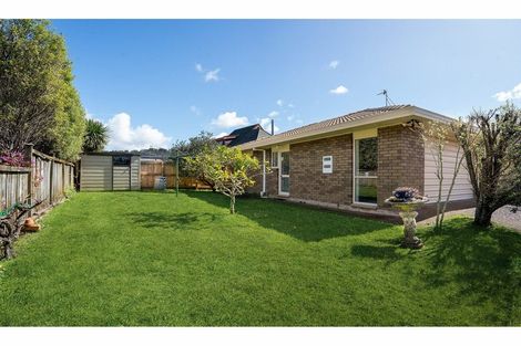 Photo of property in 29 Taupiko Place, Green Bay, Auckland, 0604