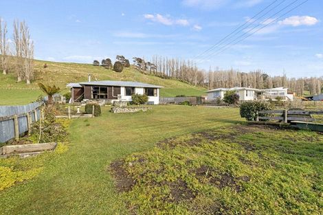 Photo of property in 67 Ongo Road, Hunterville, 4730