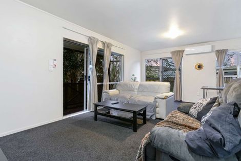 Photo of property in 32 Heathdale Crescent, Papakura, 2110