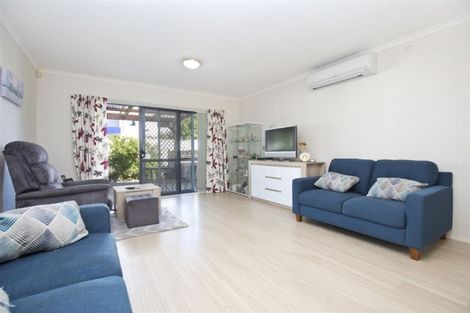 Photo of property in 2 Westvale Avenue, Ranui, Auckland, 0612