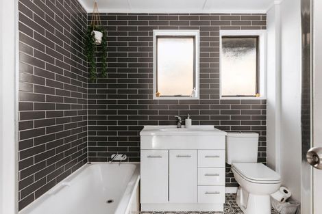 Photo of property in 21c Hayley Grove, Papamoa Beach, Papamoa, 3118