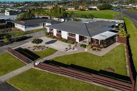 Photo of property in 56 Rosewarne Crescent, Glendene, Auckland, 0602