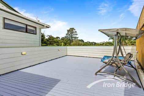 Photo of property in 2/15 Ridgewood Crescent, Birkenhead, Auckland, 0626