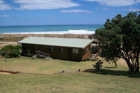Photo of property in 81 Marine Drive, Te Kopuru, 0371
