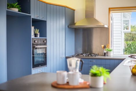 Photo of property in 15 Tainui Terrace, Tawa, Wellington, 5028