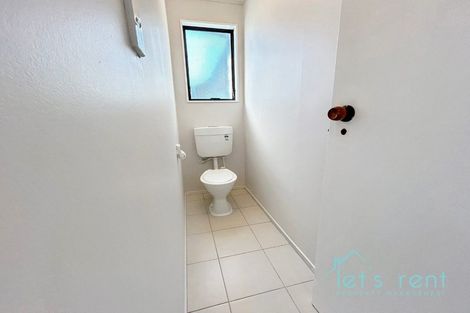 Photo of property in 18 Halloran Place, Massey, Auckland, 0614