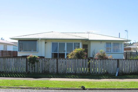 Photo of property in 1/74 Edgewater Drive, Pakuranga, Auckland, 2010