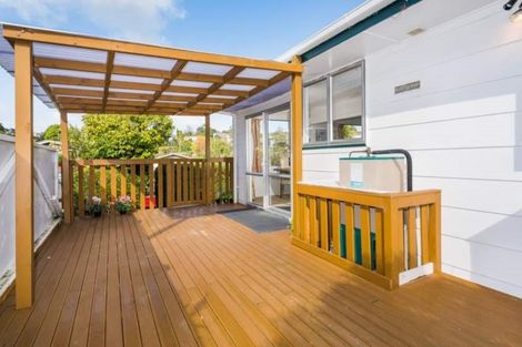 Photo of property in 19 Segedin Place, Glenfield, Auckland, 0629