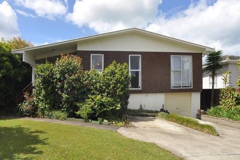 Photo of property in 15 Salamanca Road, Sunnynook, Auckland, 0620