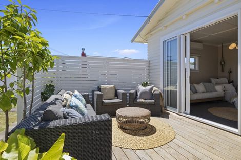 Photo of property in 22 Ngaio Street, Strandon, New Plymouth, 4312