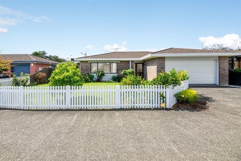 Photo of property in 4/39 Swanson Road, Henderson, Auckland, 0610