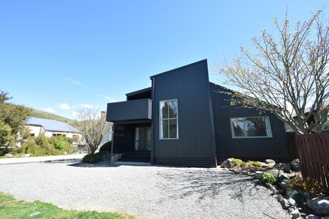 Photo of property in 12 Ahuriri Drive, Omarama, 9412