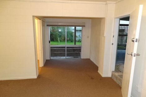 Photo of property in 28 Felgrove Street, Glendene, Auckland, 0602