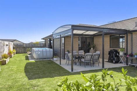 Photo of property in 6 Opouatu Avenue, Glenbrook, Waiuku, 2681