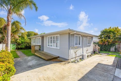 Photo of property in 49a Matipo Road, Te Atatu Peninsula, Auckland, 0610