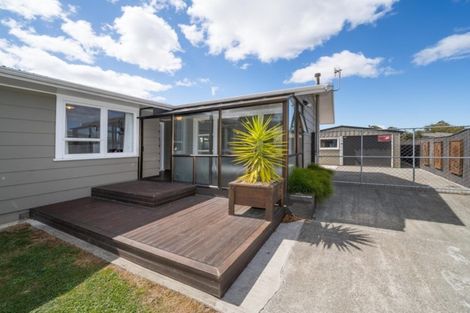 Photo of property in 20 Rhodes Drive, Kelvin Grove, Palmerston North, 4414