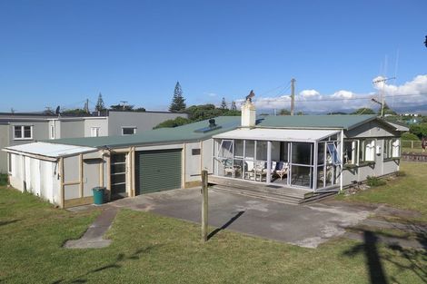 Photo of property in 4 Rupini Street, Otaki Beach, Otaki, 5512