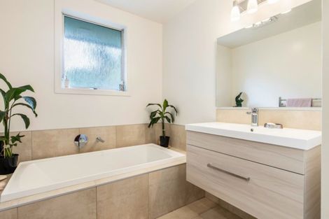 Photo of property in 21 Crofton Road, Harewood, Christchurch, 8051