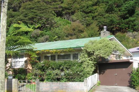Photo of property in 10 Shackleton Grove, Stokes Valley, Lower Hutt, 5019