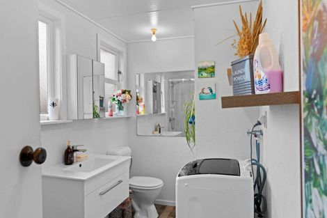 Photo of property in 33 Sutherland Crescent, Westbrook, Palmerston North, 4412