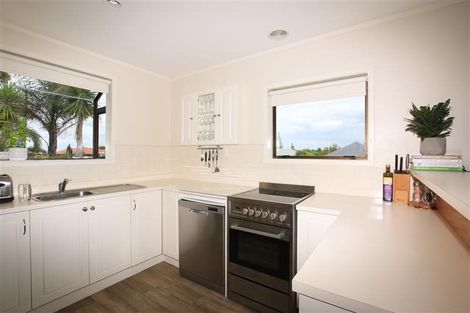 Photo of property in 1/5 Strid Road, Te Atatu South, Auckland, 0610