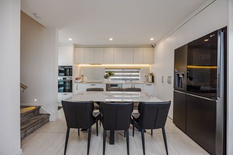 Photo of property in 50e Cascades Road, Pakuranga Heights, Auckland, 2010