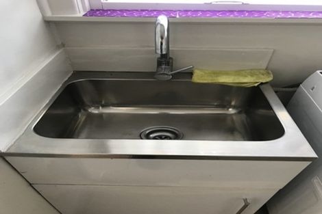 Photo of property in 11a Bamboo Grove, Kelston, Auckland, 0602