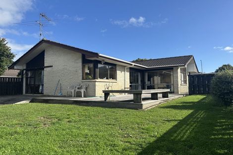 Photo of property in 32 Borrowdace Avenue, Botany Downs, Auckland, 2010