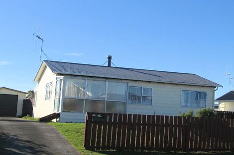 Photo of property in 2 Simcox Street, Otaki Beach, Otaki, 5512