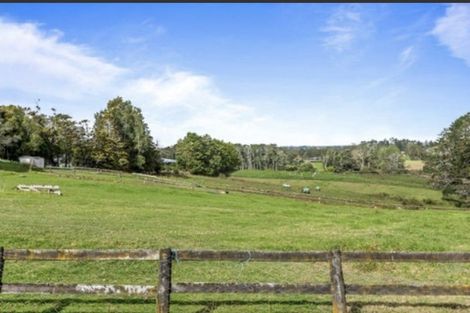 Photo of property in 49 Tawa Road, Kumeu, 0891