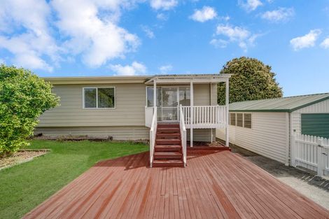 Photo of property in 2 Netherlands Avenue, Kelston, Auckland, 0602