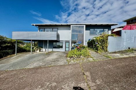 Photo of property in 6 Shearwater Rise, Rothesay Bay, Auckland, 0630