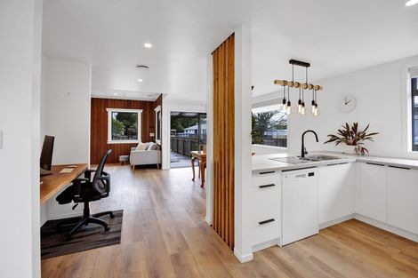 Photo of property in 15 Craig Street, Stratford, 4332