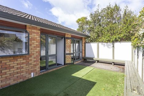 Photo of property in 4 Cliff View Drive, Green Bay, Auckland, 0604