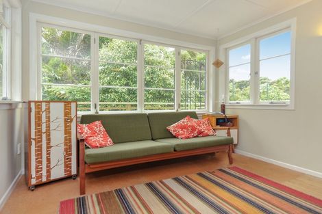 Photo of property in 11 Tane Road, Laingholm, Auckland, 0604
