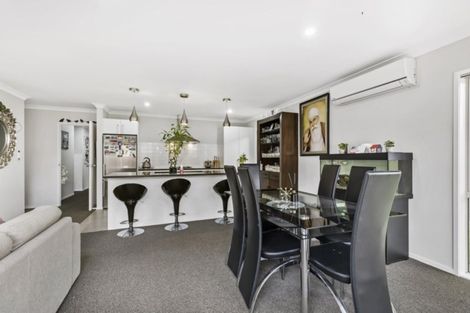 Photo of property in 92 Popokatea Drive, Takanini, 2112