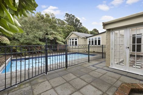 Photo of property in 10 Hillview Crescent, Paparangi, Wellington, 6037