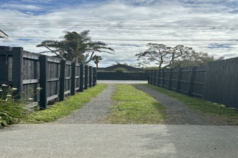 Photo of property in 2/19 Flanshaw Road, Te Atatu South, Auckland, 0610