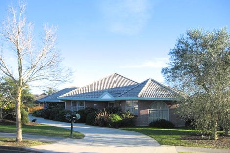 Photo of property in 2 Linicro Place, Wattle Downs, Auckland, 2103