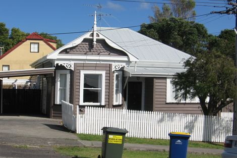 Photo of property in 1/6 Roseberry Avenue, Birkenhead, Auckland, 0626