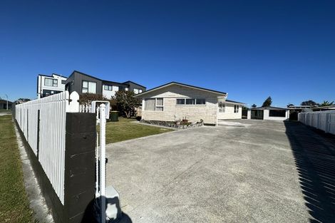Photo of property in 4 Convair Crescent, Mangere, Auckland, 2022