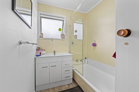 Photo of property in 14 Shearwater Street, One Tree Point, 0118