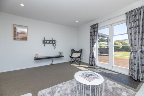 Photo of property in 12 Rosanna Place, Aranui, Christchurch, 8061