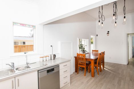 Photo of property in 33 Carnarvon Street, Gisborne, 4010