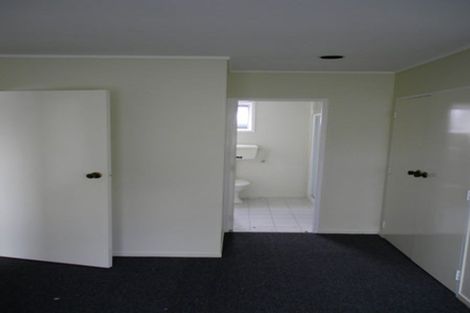 Photo of property in 2/21 Howard Road, Northcote, Auckland, 0627
