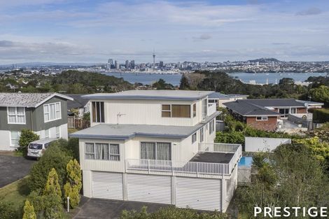 Photo of property in 20 Chelsea View Drive, Chatswood, Auckland, 0626