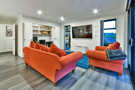 Photo of property in 16 James Elliot Way, Pokeno, 2402